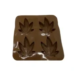 Moule à gâteaux forme feuilles de cannabis vert ou marron